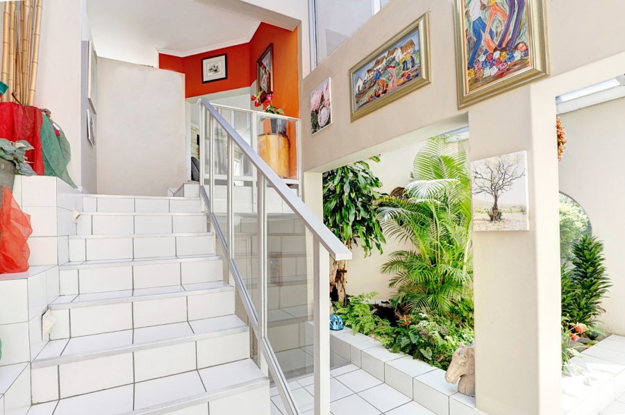 5 Bedroom Property for Sale in Loevenstein Western Cape